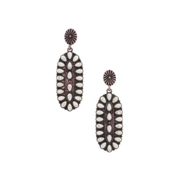 Western Style Oval Earring - Picture 4 of 8